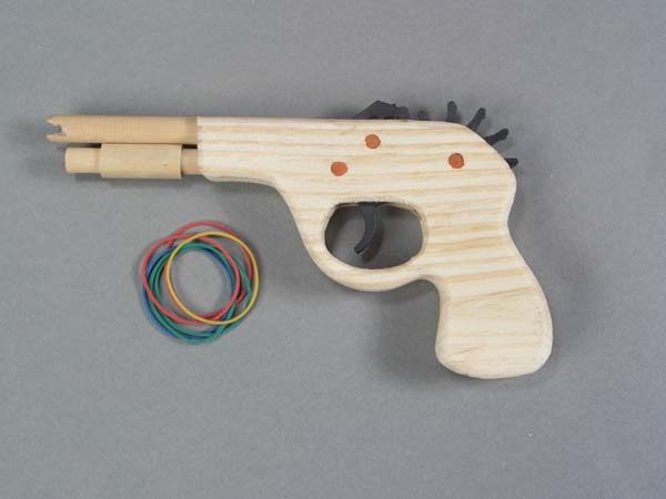 Small Wood Rubberband Pistol   3-4021